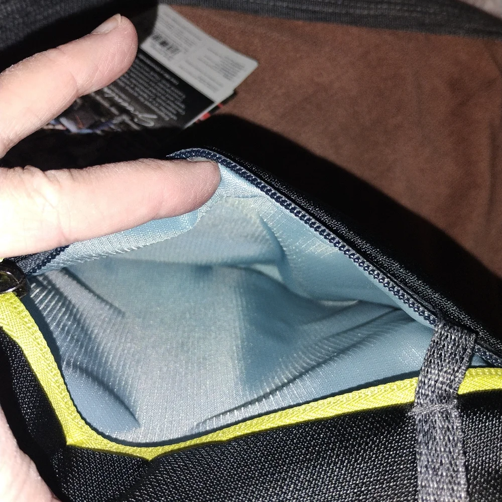 Travelon Anti Theft Greenlander Small Crossbody - Picture 4 of 13